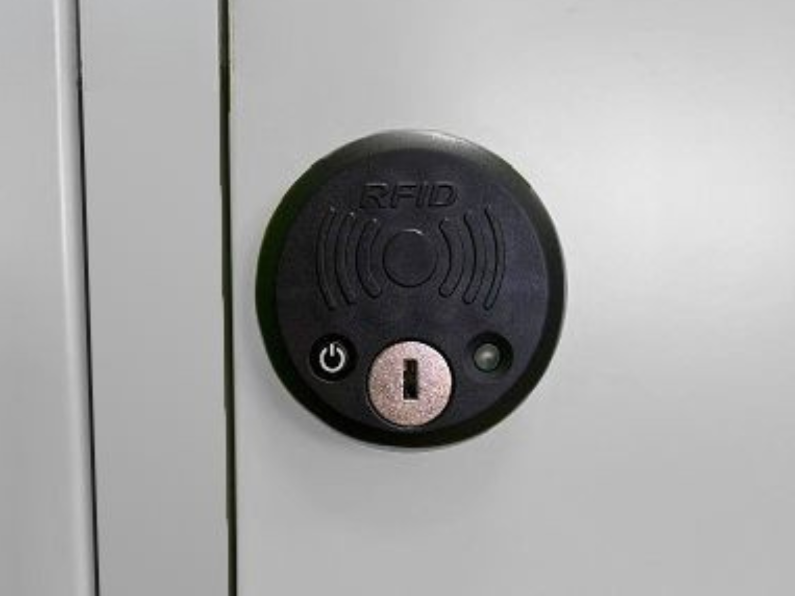 Handytresor aus Stahl mit 36 Slots mit RFID Schloss