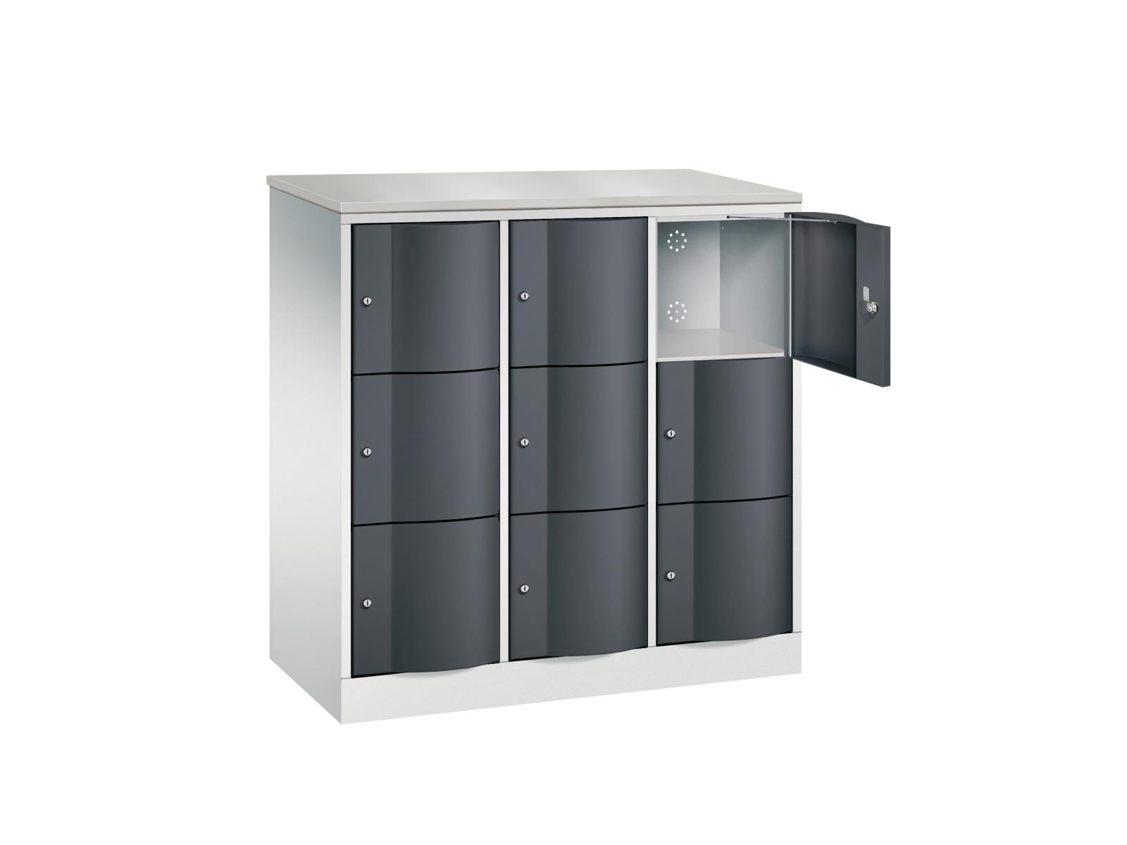 Schließfachschrank Resisto halbhoch mit robusten 1,5mm dicken Türen 3 Fächer übereinander - 3 Abteile 540mm tief