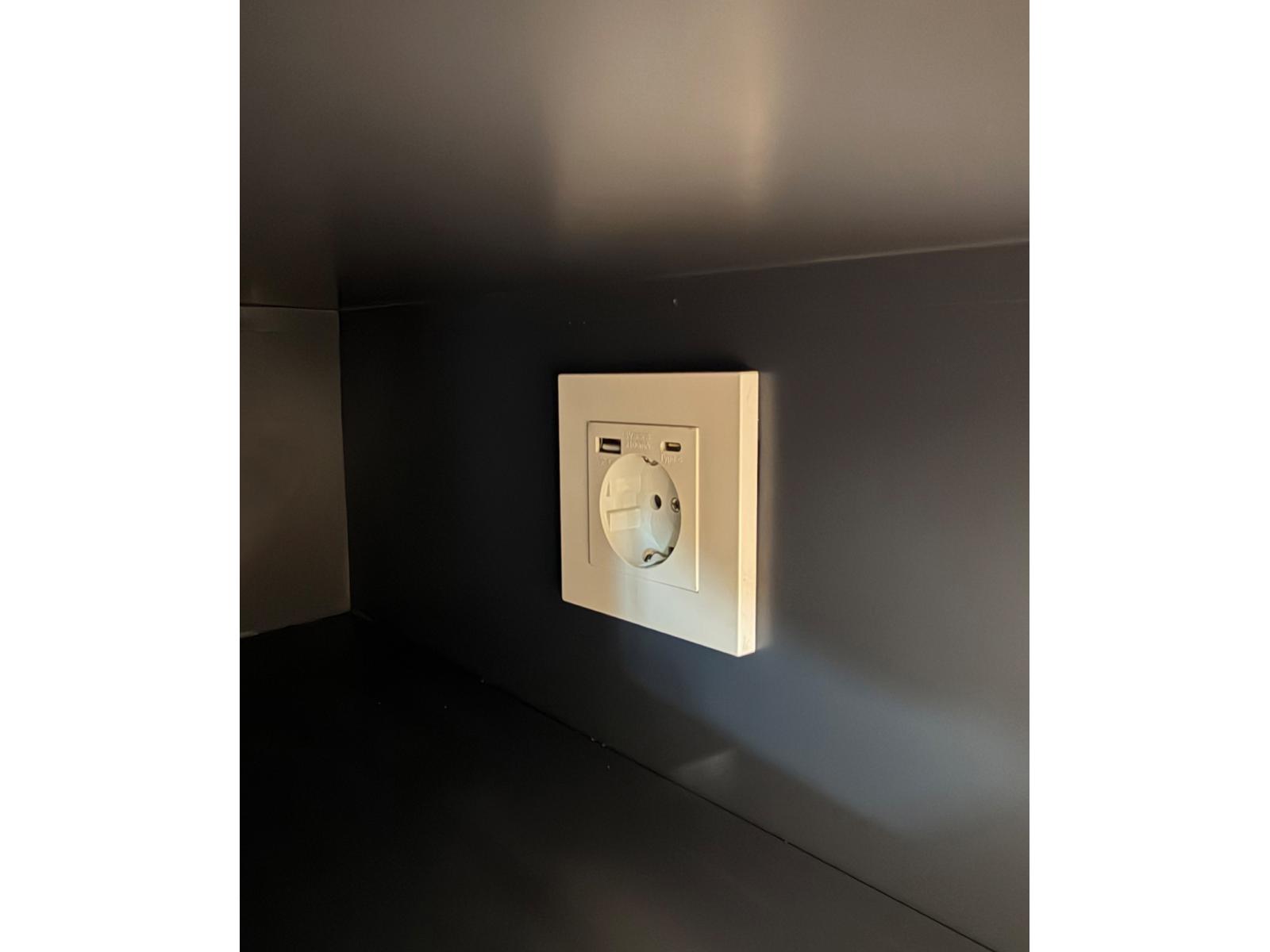 E-Spind Schließfachschrank Serie Spind ONE - 12 Fächer / 2 Abteile mit 4 integrierten Schließmöglichkeiten