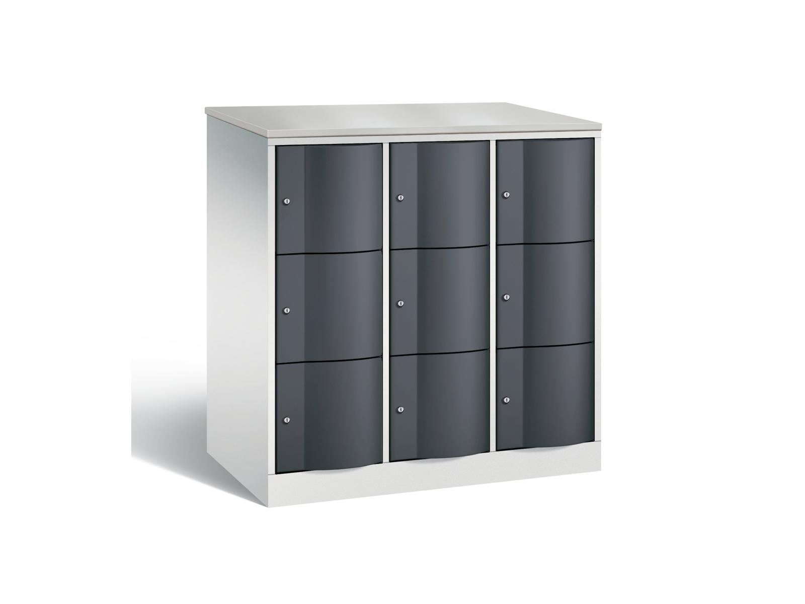 Schließfachschrank Resisto halbhoch mit robusten 1,5mm dicken Türen 3 Fächer übereinander - 3 Abteile 640mm tief